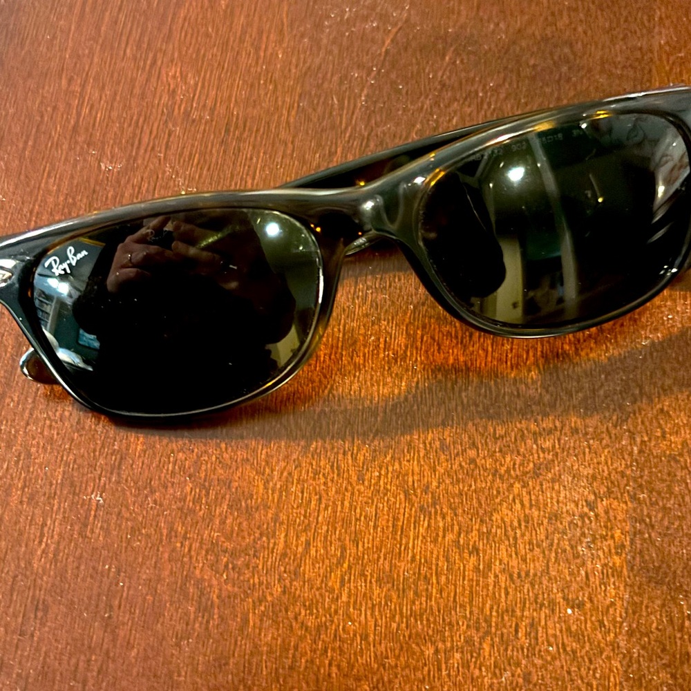 Ray Ban Wayfarers EUC